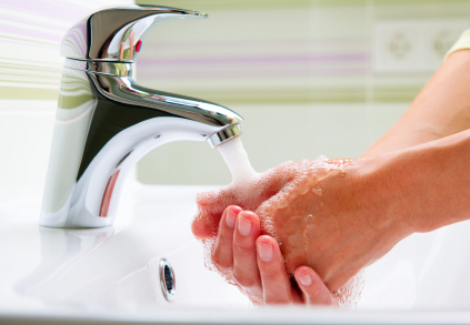 Dôkladné umývanie rúk chráni nielen pred koronavírusom